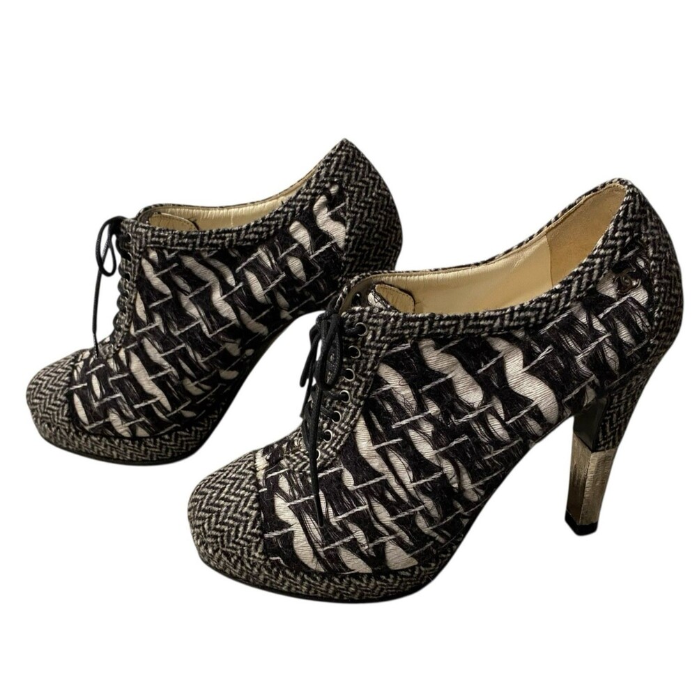 CHANEL Tweed Lace Up Booties Heels EU 37 Black White Ankle Boots -Authenticated - Picture 11 of 15